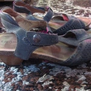 Shoes - Taos Size 9 Shoes - Taos Size 9